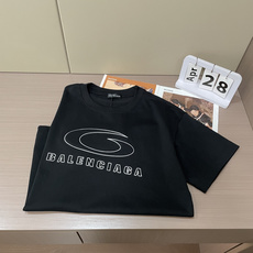 . 巴黎 2026春夏款/官网同步 面料采用重磅纯棉精梳棉面料,OS宽松版型,上身版型超正!日常百搭,衣橱必备单品! . 巴黎 2026春夏款/官网同步 面料采用重磅纯棉精梳棉面料,OS宽松版型,上身版型超正!日常百搭,衣橱必备单品!