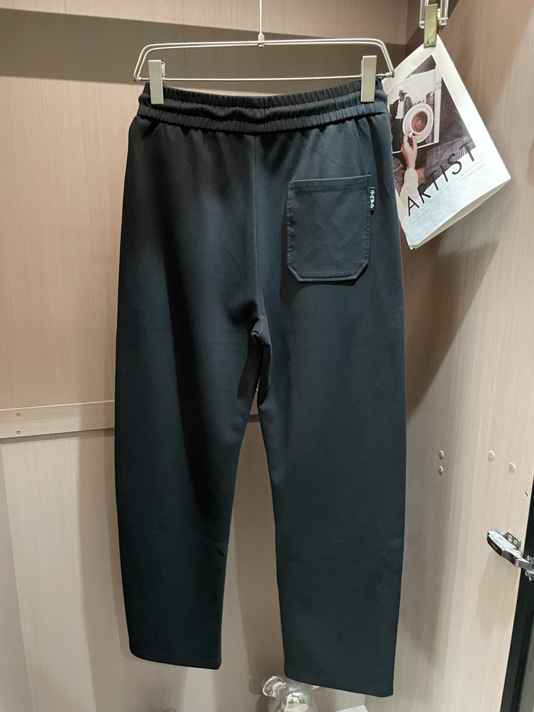 .  克罗心 2026最新系列男士休闲裤！ 采用客供弹力柔棉材质，柔软细腻，手感绝佳！品牌格调一览无余！极简主义设计，没