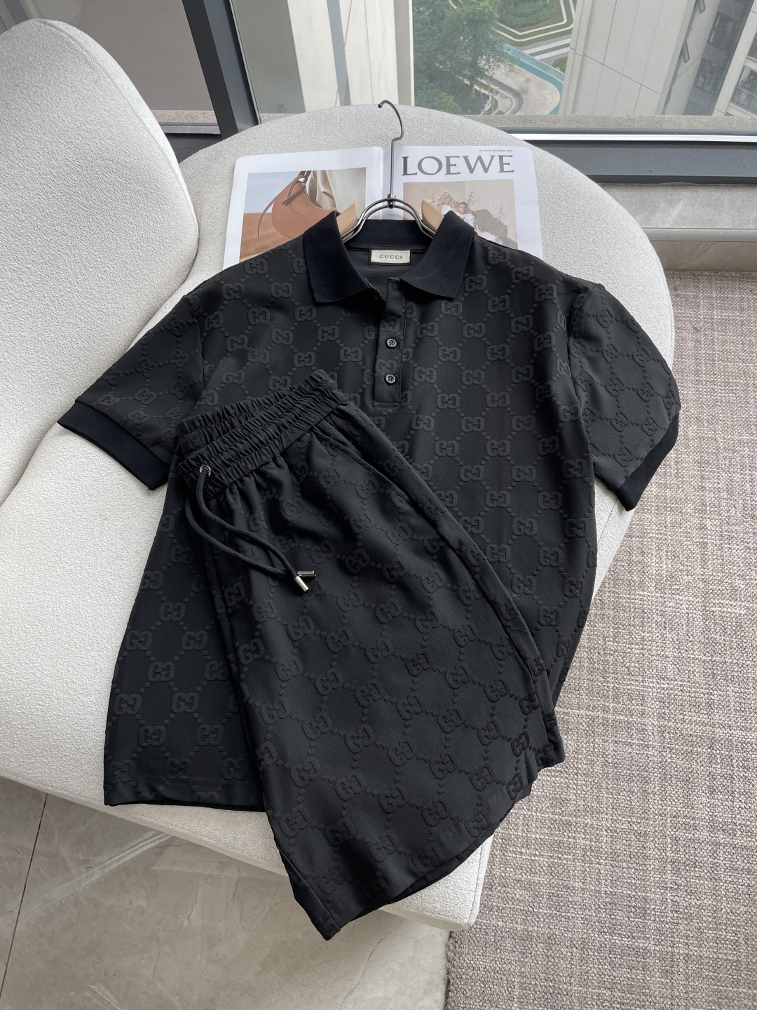 NO:925425,Gucc Round Neck Short Sleeve Shorts Suit Half Sleeve Suit Top Version Trading Company Channel Order, Overseas Boutique Exclusive Limited Sale, Classic Is Eternal, It Is Absolutely Worth It!  This type of suit is also a must-have for lazy people. You don’t have to think about how to match it, you can just get it in one set!  Customized fabrics are provided by customers, which are smooth to the touch, yet crisp and stylish, and the upper body is full of texture!  The overall design is simple and elegant without losing style. It has a strong sense of upper body and is definitely at the forefront of fashion. It is very comfortable to wear. There is no need to say much about the style and cut of the pants. The upper body is exquisite and lively. It is truly a palace-level casual pants that can be used in various occasions whether it is sports or leisure. It is worthy of Amway and roaring recommendation!  !  Size m-xxxl s1 Qi,,gucci,shorts,T-shirt,19860909Gucc 圆领短袖短裤套装 半袖套装顶级版本贸易公司渠道订单,海外精品独家限定发售,经典即永恒,入手绝对值的！这种类型的套装也是懒人必备的一套,不用想怎么搭配,直接一套轻松搞定！客供定制面料,触感顺滑,却又挺括有型,上身质感十足！ 整体简洁大方而不失格调,上身感极强,绝对走在时尚最前端,穿着非常舒适,裤型款式和裁剪亦无需多言,上身精致跃然,真正殿堂级的休闲裤,无论是运动还是休闲时候都能胜任各种场合,值得安利,咆哮推荐！！ 尺码m-xxxl   s1齐,,gucci,shorts,T-shirt,,Men's clothing