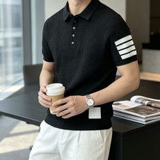 TB 2026ss夏季新品男士针织翻领短袖衫!独家首发 采用纤维超细与高弹的伊力特纱线织造而成,质感与纹 TB 2026ss夏季新品男士针织翻领短袖衫!独家首发 采用纤维超细与高弹的伊力特纱线织造而成,质感与纹