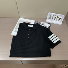 TB 2026ss夏季新品男士针织翻领短袖衫!独家首发 采用纤维超细与高弹的伊力特纱线织造而成,质感与纹 TB 2026ss夏季新品男士针织翻领短袖衫!独家首发 采用纤维超细与高弹的伊力特纱线织造而成,质感与纹