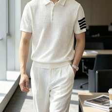 TB 2026ss夏季新品男士针织翻领短袖衫!独家首发 采用纤维超细与高弹的伊力特纱线织造而成,质感与纹 TB 2026ss夏季新品男士针织翻领短袖衫!独家首发 采用纤维超细与高弹的伊力特纱线织造而成,质感与纹