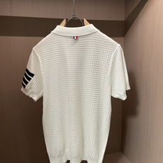TB 2026ss夏季新品男士针织翻领短袖衫!独家首发 采用纤维超细与高弹的伊力特纱线织造而成,质感与纹 TB 2026ss夏季新品男士针织翻领短袖衫!独家首发 采用纤维超细与高弹的伊力特纱线织造而成,质感与纹