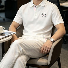 TB 2026ss夏季新品男士针织翻领短袖衫!独家首发 采用纤维超细与高弹的伊力特纱线织造而成,质感与纹 TB 2026ss夏季新品男士针织翻领短袖衫!独家首发 采用纤维超细与高弹的伊力特纱线织造而成,质感与纹
