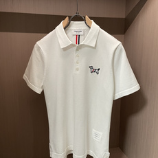 TB 2026ss夏季新品男士针织翻领短袖衫!独家首发 采用纤维超细与高弹的伊力特纱线织造而成,质感与纹 TB 2026ss夏季新品男士针织翻领短袖衫!独家首发 采用纤维超细与高弹的伊力特纱线织造而成,质感与纹