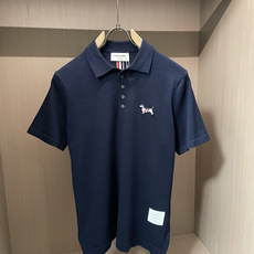 TB 2026ss夏季新品男士针织翻领短袖衫!独家首发 采用纤维超细与高弹的伊力特纱线织造而成,质感与纹 TB 2026ss夏季新品男士针织翻领短袖衫!独家首发 采用纤维超细与高弹的伊力特纱线织造而成,质感与纹