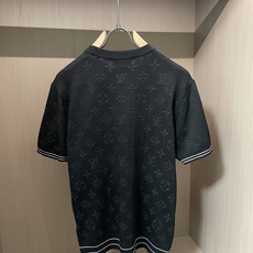 Lv 2026ss夏季新品男士针织圆领短袖衫!独家首发 采用纤维超细与高弹的伊力特纱线织造而成,质感与纹 Lv 2026ss夏季新品男士针织圆领短袖衫!独家首发 采用纤维超细与高弹的伊力特纱线织造而成,质感与纹