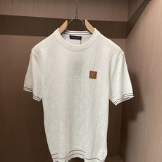 Lv 2026ss夏季新品男士针织圆领短袖衫!独家首发 采用纤维超细与高弹的伊力特纱线织造而成,质感与纹 Lv 2026ss夏季新品男士针织圆领短袖衫!独家首发 采用纤维超细与高弹的伊力特纱线织造而成,质感与纹