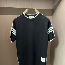 TB 2026ss夏季新品男士针织圆领短袖衫!独家首发 采用纤维超细与高弹的伊力特纱线织造而成,质感与纹 TB 2026ss夏季新品男士针织圆领短袖衫!独家首发 采用纤维超细与高弹的伊力特纱线织造而成,质感与纹