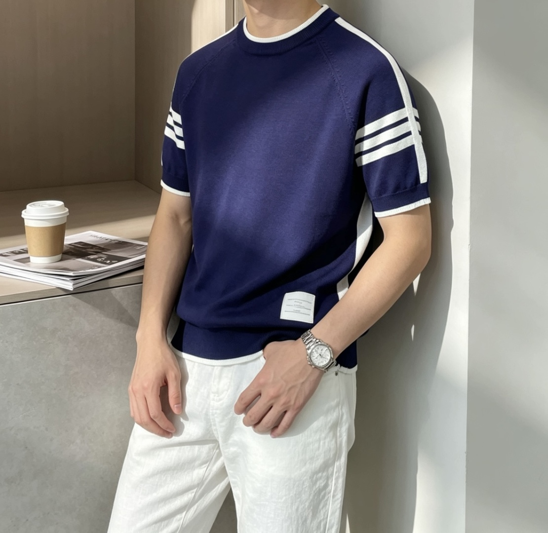 TB 2026ss夏季新品男士针织圆领短袖衫！独家首发 采用纤维超细与高弹的伊力特纱线织造而成，质感与纹