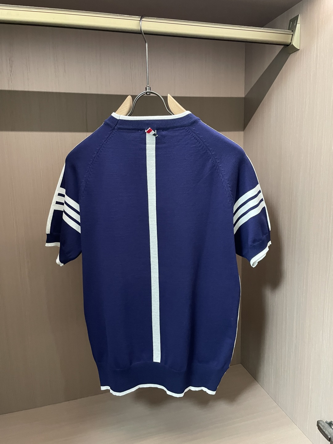 TB 2026ss夏季新品男士针织圆领短袖衫！独家首发 采用纤维超细与高弹的伊力特纱线织造而成，质感与纹
