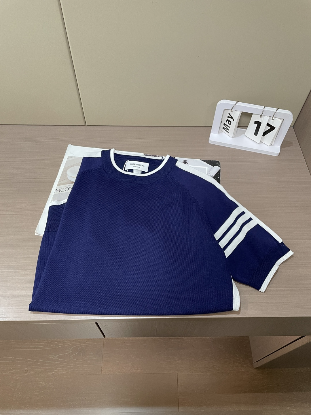 TB 2026ss夏季新品男士针织圆领短袖衫！独家首发 采用纤维超细与高弹的伊力特纱线织造而成，质感与纹