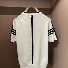 TB 2026ss夏季新品男士针织圆领短袖衫!独家首发 采用纤维超细与高弹的伊力特纱线织造而成,质感与纹 TB 2026ss夏季新品男士针织圆领短袖衫!独家首发 采用纤维超细与高弹的伊力特纱线织造而成,质感与纹