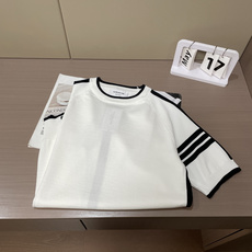 TB 2026ss夏季新品男士针织圆领短袖衫!独家首发 采用纤维超细与高弹的伊力特纱线织造而成,质感与纹 TB 2026ss夏季新品男士针织圆领短袖衫!独家首发 采用纤维超细与高弹的伊力特纱线织造而成,质感与纹
