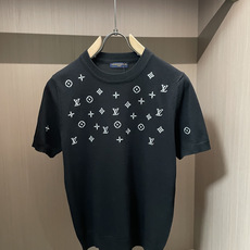 Lv 2026ss夏季新品男士针织圆领短袖衫!独家首发 采用纤维超细与高弹的伊力特纱线织造而成,质感与纹 Lv 2026ss夏季新品男士针织圆领短袖衫!独家首发 采用纤维超细与高弹的伊力特纱线织造而成,质感与纹