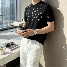 Lv 2026ss夏季新品男士针织圆领短袖衫!独家首发 采用纤维超细与高弹的伊力特纱线织造而成,质感与纹 Lv 2026ss夏季新品男士针织圆领短袖衫!独家首发 采用纤维超细与高弹的伊力特纱线织造而成,质感与纹