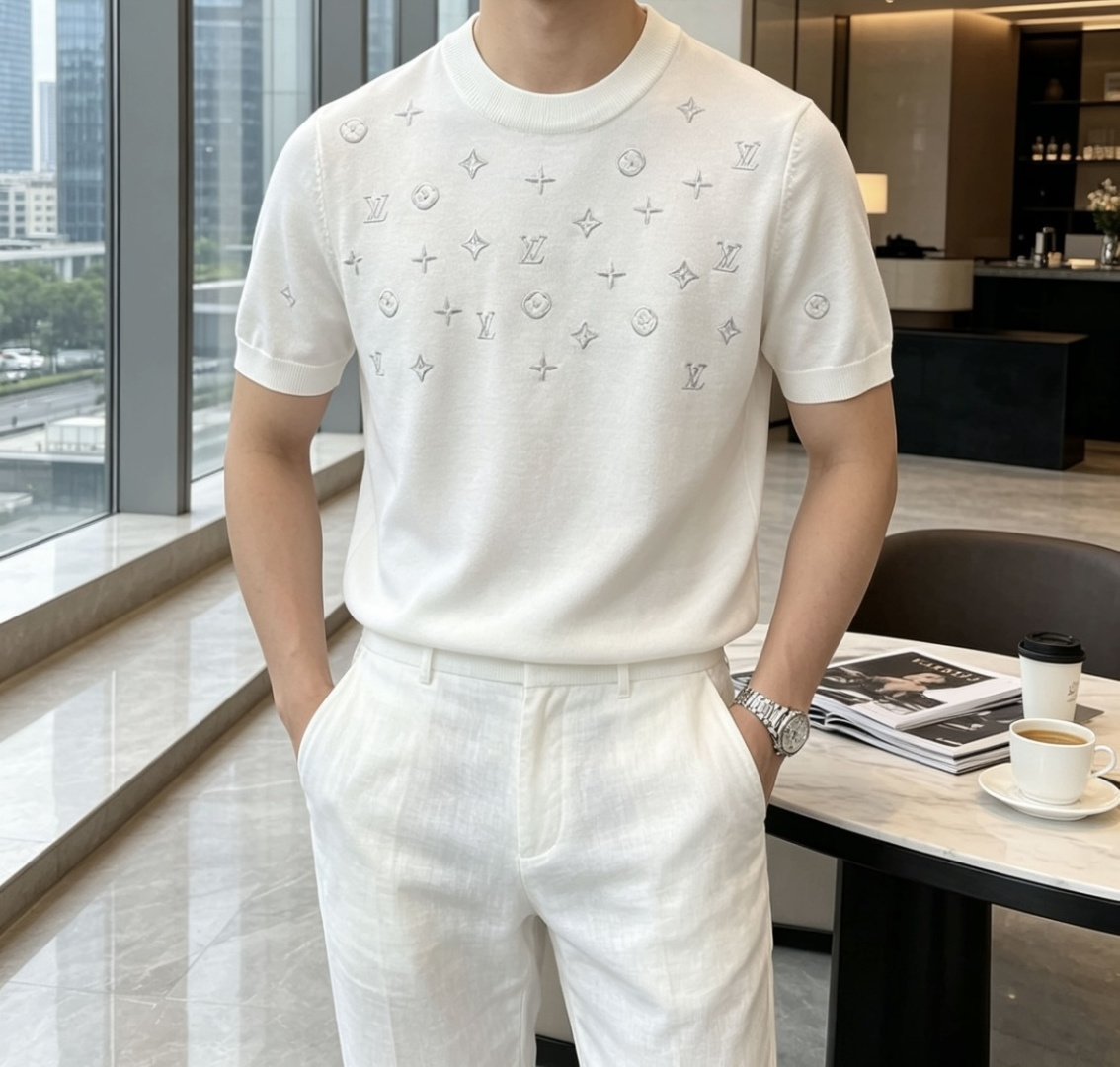 Lv 2026ss夏季新品男士针织圆领短袖衫！独家首发 采用纤维超细与高弹的伊力特纱线织造而成，质感与纹