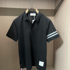 TB 2026ss夏季新品男士针织翻领短袖衫!独家首发 采用纤维超细与高弹的伊力特纱线织造而成,质感与纹 TB 2026ss夏季新品男士针织翻领短袖衫!独家首发 采用纤维超细与高弹的伊力特纱线织造而成,质感与纹