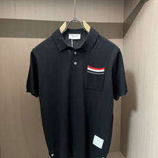 TB 2026ss夏季新品男士针织翻领短袖衫!独家首发 采用纤维超细与高弹的伊力特纱线织造而成,质感与纹 TB 2026ss夏季新品男士针织翻领短袖衫!独家首发 采用纤维超细与高弹的伊力特纱线织造而成,质感与纹