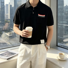 TB 2026ss夏季新品男士针织翻领短袖衫!独家首发 采用纤维超细与高弹的伊力特纱线织造而成,质感与纹 TB 2026ss夏季新品男士针织翻领短袖衫!独家首发 采用纤维超细与高弹的伊力特纱线织造而成,质感与纹