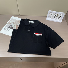 TB 2026ss夏季新品男士针织翻领短袖衫!独家首发 采用纤维超细与高弹的伊力特纱线织造而成,质感与纹 TB 2026ss夏季新品男士针织翻领短袖衫!独家首发 采用纤维超细与高弹的伊力特纱线织造而成,质感与纹