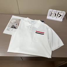 TB 2026ss夏季新品男士针织翻领短袖衫!独家首发 采用纤维超细与高弹的伊力特纱线织造而成,质感与纹 TB 2026ss夏季新品男士针织翻领短袖衫!独家首发 采用纤维超细与高弹的伊力特纱线织造而成,质感与纹