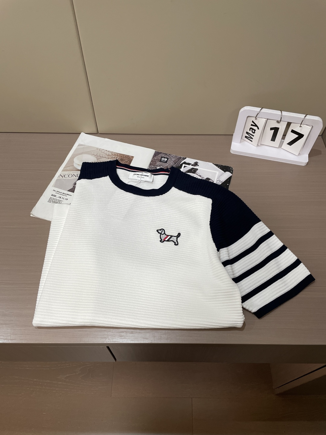 TB 2026ss夏季新品男士针织圆领短袖衫！独家首发 采用纤维超细与高弹的伊力特纱线织造而成，质感与纹