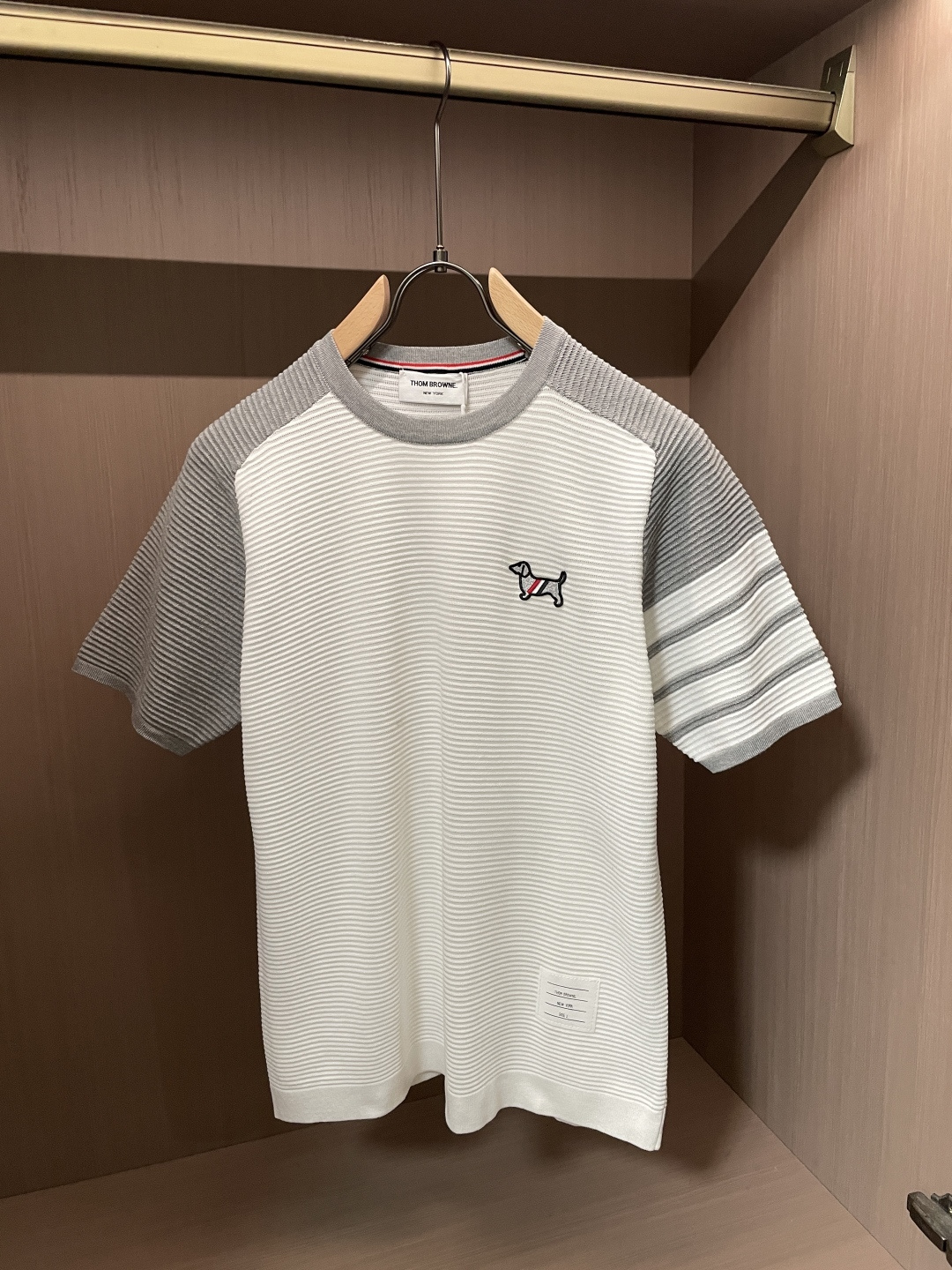 TB 2026ss夏季新品男士针织圆领短袖衫！独家首发 采用纤维超细与高弹的伊力特纱线织造而成，质感与纹