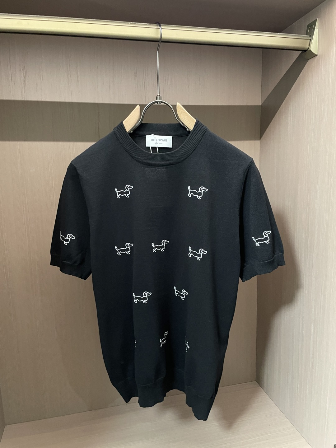 TB 2026ss夏季新品男士针织圆领短袖衫！独家首发 采用纤维超细与高弹的伊力特纱线织造而成，质感与纹