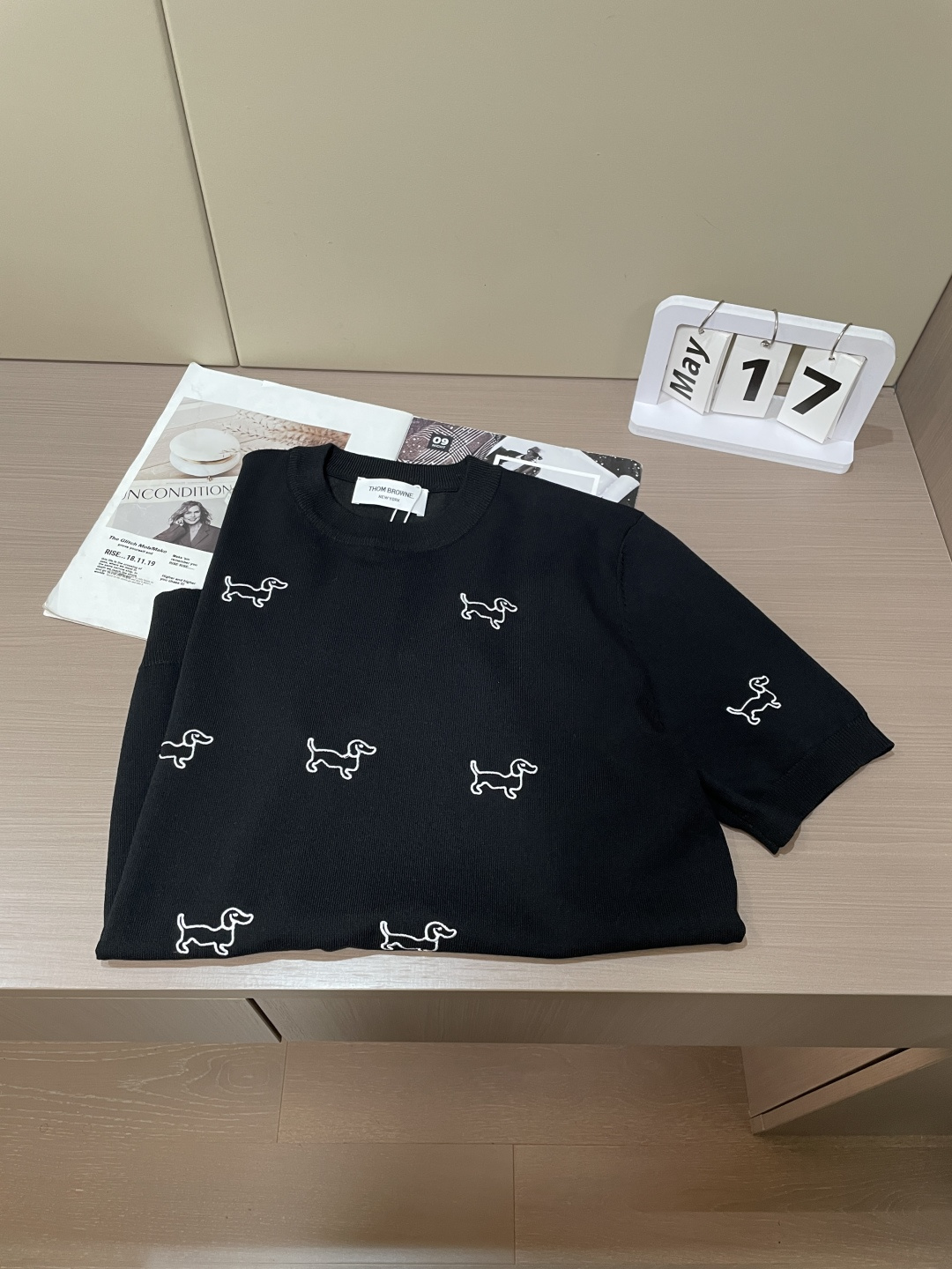 TB 2026ss夏季新品男士针织圆领短袖衫！独家首发 采用纤维超细与高弹的伊力特纱线织造而成，质感与纹
