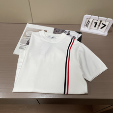 TB 2026ss夏季新品男士针织圆领短袖衫!独家首发 采用纤维超细与高弹的伊力特纱线织造而成,质感与纹 TB 2026ss夏季新品男士针织圆领短袖衫!独家首发 采用纤维超细与高弹的伊力特纱线织造而成,质感与纹