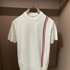 TB 2026ss夏季新品男士针织圆领短袖衫!独家首发 采用纤维超细与高弹的伊力特纱线织造而成,质感与纹 TB 2026ss夏季新品男士针织圆领短袖衫!独家首发 采用纤维超细与高弹的伊力特纱线织造而成,质感与纹