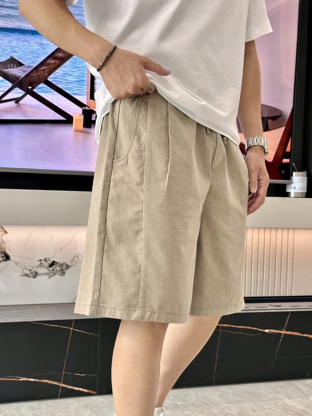 . Prad 简约不简单的质感短裤，承包夏日所有随性穿搭✨垂顺透气面料，上身轻盈不闷汗，日常通勤、休闲出
