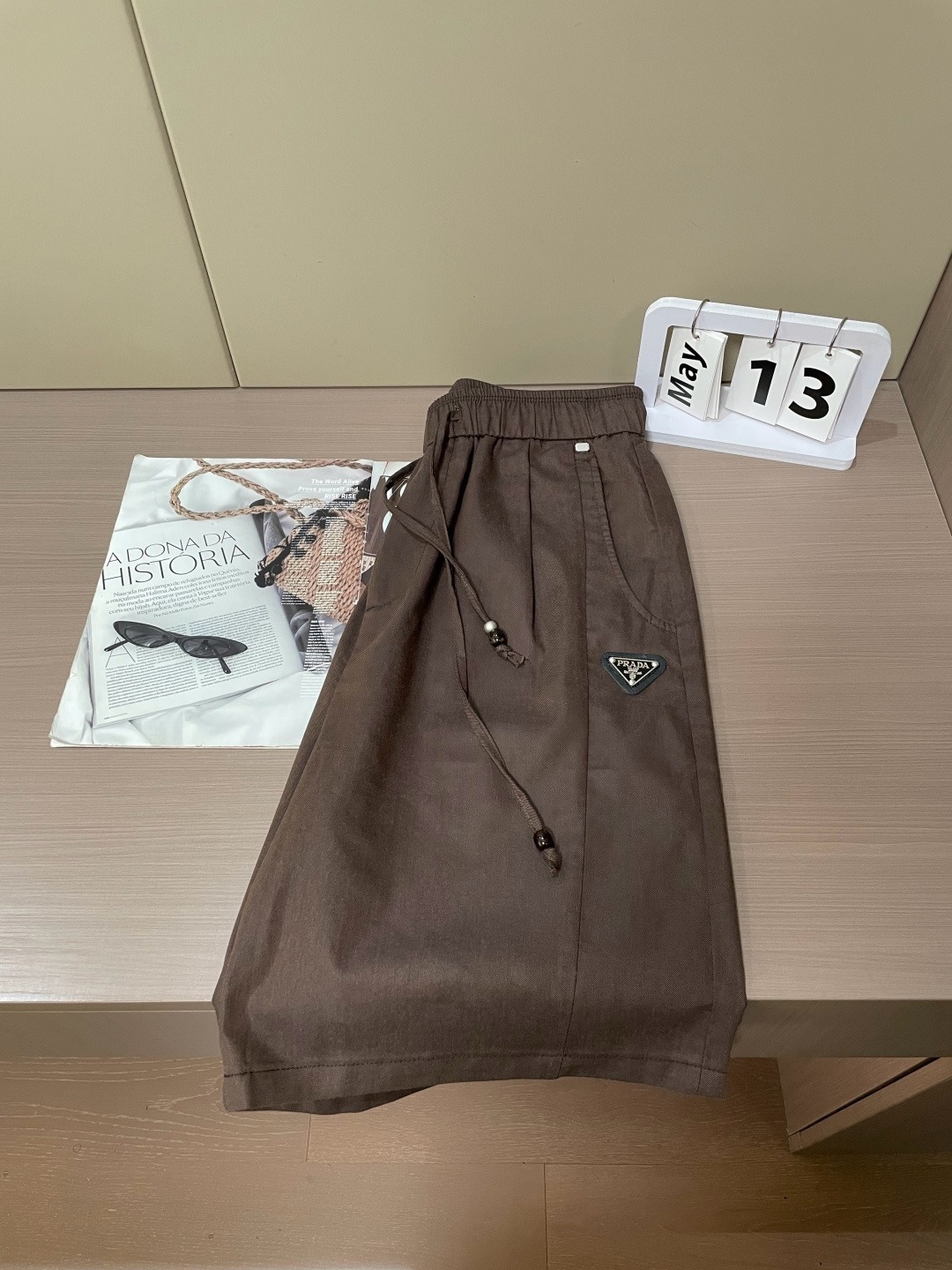 . Prad 简约不简单的质感短裤，承包夏日所有随性穿搭✨垂顺透气面料，上身轻盈不闷汗，日常通勤、休闲出