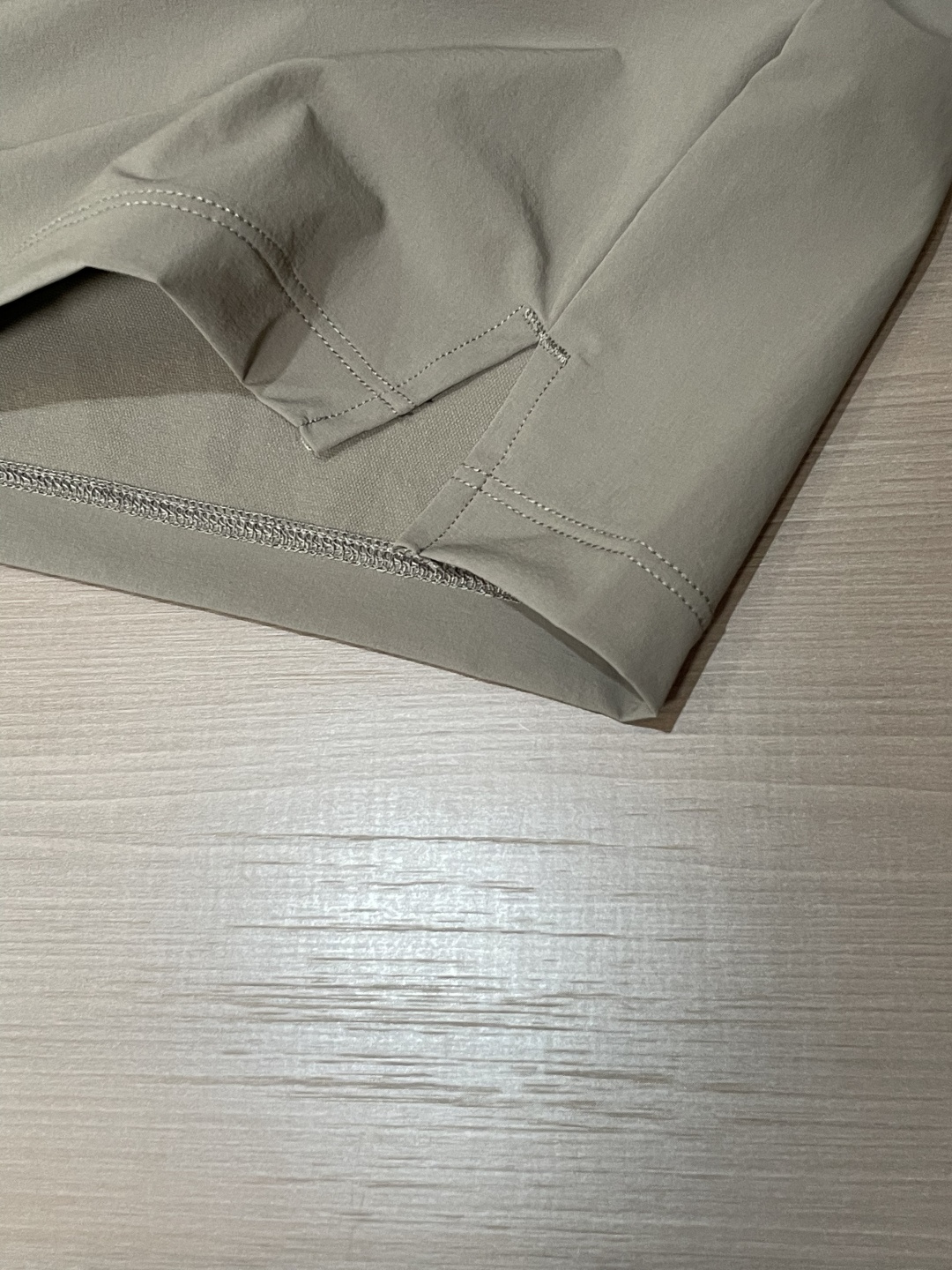 . 迪桑特 26新品短裤 冰感速干面料，夏日体感直降3℃采用高弹冰丝速干面料，触感丝滑凉感，上身自带降温