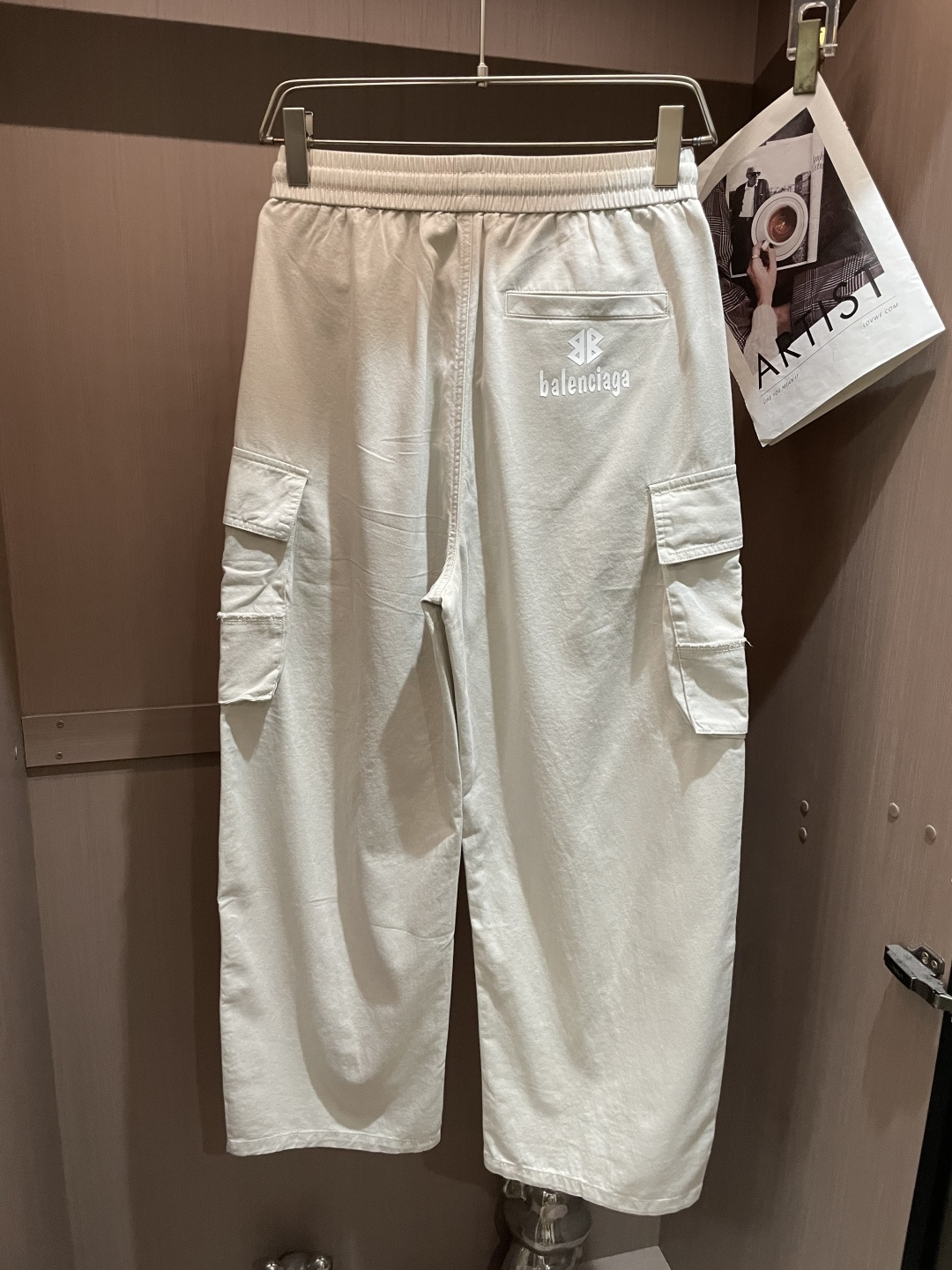 . 巴黎 2026春夏 最新款工装休闲裤，订制面料 柔软排汗，舒适度极高。上身非常舒爽，原版辅料细节。上