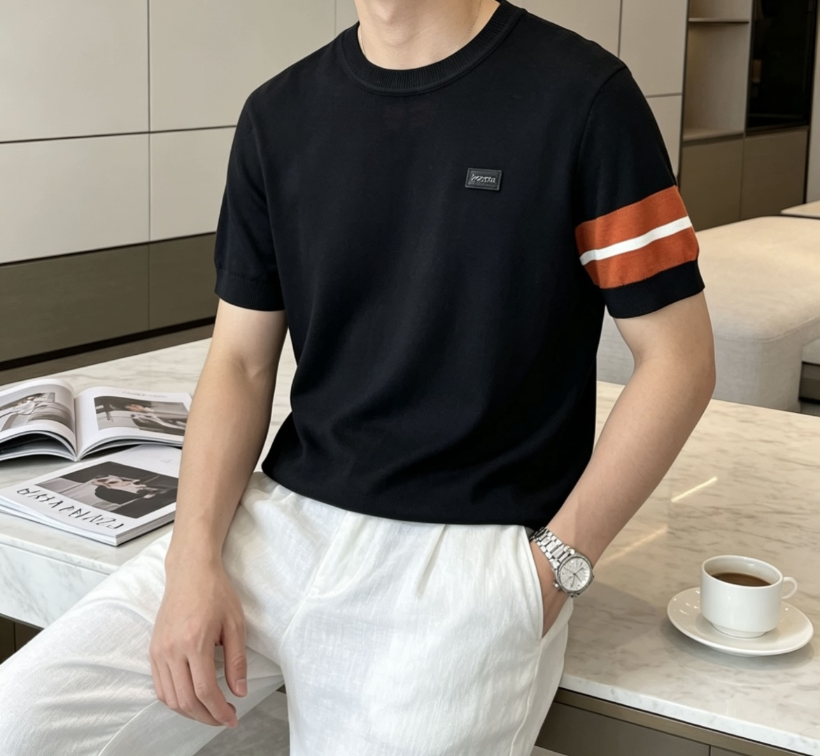 NO:913459,Ermenegildo Zegna 2026ss new summer men’s knitted round neck short-sleeved shirt!  Exclusive first release. It is woven with ultra-fine fiber and high-elastic Yilite yarn. The texture and texture are super soft, very light and soft, and the hand feels extremely delicate and silky. The finer the yarn, the harder it is to work, and it is very time-consuming and material-consuming. It is a super rare product. The particularity of the fabric of each piece of clothing makes it silky soft and smooth. The unique embroidery pattern on the chest, you can feel its softness and smoothness when it comes into contact with the skin!  The overall design is simple and elegant, continuing the classic, calm and elegant classic color scheme, naturally exuding casual elegance. Size m-xxxl ss1,,zegna,T-shirt,19860909杰尼亚 2026ss夏季新品男士针织圆领短袖衫！独家首发 采用纤维超细与高弹的伊力特纱线织造而成,质感与纹理都是超级的柔和,非常的轻薄柔软,手感极其的细腻丝滑,纱线越细做工就越难,并且非常的耗时耗料,超级难得一见的佳品,每件衣服的面料的特殊性使它具有丝般的柔软和润滑,胸前独特刺绣图案,与肌肤接触就能感觉到它的柔软和爽滑！整体简洁、大气,延续经典,沉稳大气的经典配色,自然散发出的休闲儒雅 尺码m-xxxl   ss1,,zegna,T-shirt,,Men's clothing