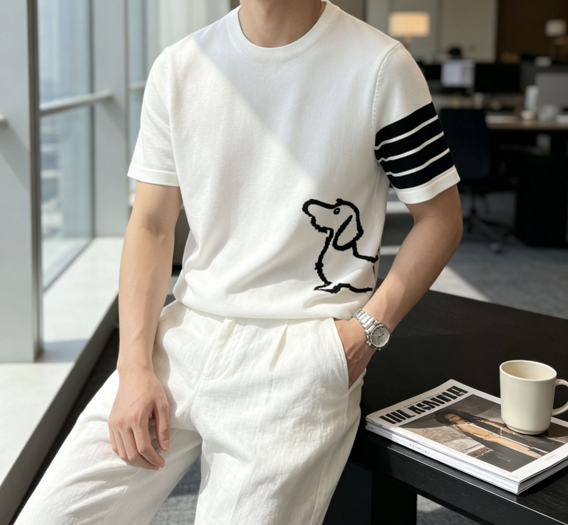 TB 2026ss夏季新品男士针织圆领短袖衫！独家首发 采用纤维超细与高弹的伊力特纱线织造而成，质感与纹
