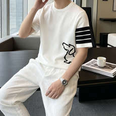 TB 2026ss夏季新品男士针织圆领短袖衫!独家首发 采用纤维超细与高弹的伊力特纱线织造而成,质感与纹 TB 2026ss夏季新品男士针织圆领短袖衫!独家首发 采用纤维超细与高弹的伊力特纱线织造而成,质感与纹