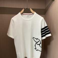 TB 2026ss夏季新品男士针织圆领短袖衫!独家首发 采用纤维超细与高弹的伊力特纱线织造而成,质感与纹 TB 2026ss夏季新品男士针织圆领短袖衫!独家首发 采用纤维超细与高弹的伊力特纱线织造而成,质感与纹