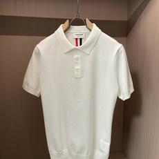 TB 2026ss夏季新品男士针织圆领短袖衫!独家首发 采用纤维超细与高弹的伊力特纱线织造而成,质感与纹 TB 2026ss夏季新品男士针织圆领短袖衫!独家首发 采用纤维超细与高弹的伊力特纱线织造而成,质感与纹