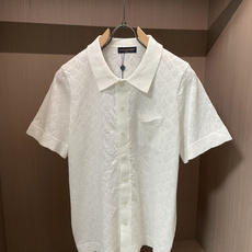 Lv 2026ss夏季新品男士针织圆领短袖衫!独家首发 采用纤维超细与高弹的伊力特纱线织造而成,质感与纹 Lv 2026ss夏季新品男士针织圆领短袖衫!独家首发 采用纤维超细与高弹的伊力特纱线织造而成,质感与纹
