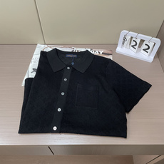 Lv 2026ss夏季新品男士针织圆领短袖衫!独家首发 采用纤维超细与高弹的伊力特纱线织造而成,质感与纹 Lv 2026ss夏季新品男士针织圆领短袖衫!独家首发 采用纤维超细与高弹的伊力特纱线织造而成,质感与纹