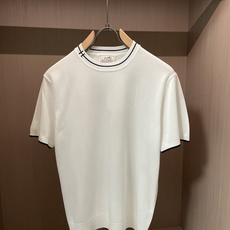 爱🐎仕 2026ss夏季新品男士针织圆领短袖衫!独家首发 采用纤维超细与高弹的伊力特纱线织造而成,质感与 爱🐎仕 2026ss夏季新品男士针织圆领短袖衫!独家首发 采用纤维超细与高弹的伊力特纱线织造而成,质感与