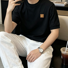 Lv 2026ss夏季新品男士针织圆领短袖衫!独家首发 采用纤维超细与高弹的伊力特纱线织造而成,质感与纹 Lv 2026ss夏季新品男士针织圆领短袖衫!独家首发 采用纤维超细与高弹的伊力特纱线织造而成,质感与纹