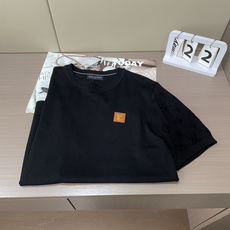 Lv 2026ss夏季新品男士针织圆领短袖衫!独家首发 采用纤维超细与高弹的伊力特纱线织造而成,质感与纹 Lv 2026ss夏季新品男士针织圆领短袖衫!独家首发 采用纤维超细与高弹的伊力特纱线织造而成,质感与纹
