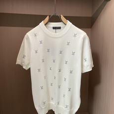 Lv 2026ss夏季新品男士针织圆领短袖衫!独家首发 采用纤维超细与高弹的伊力特纱线织造而成,质感与纹 Lv 2026ss夏季新品男士针织圆领短袖衫!独家首发 采用纤维超细与高弹的伊力特纱线织造而成,质感与纹