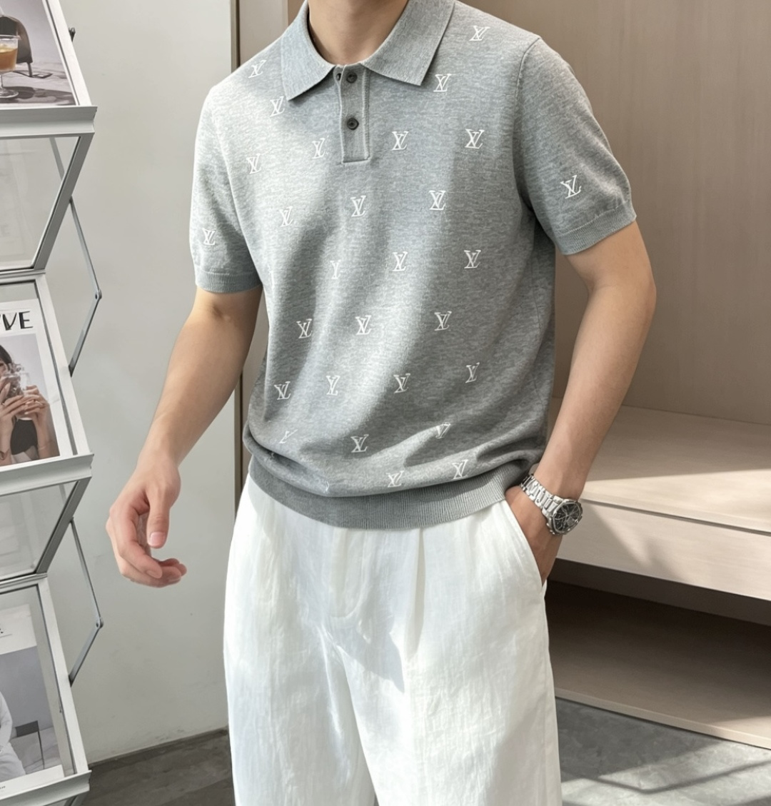 Lv 2026ss夏季新品男士针织圆领短袖衫！独家首发 采用纤维超细与高弹的伊力特纱线织造而成，质感与纹