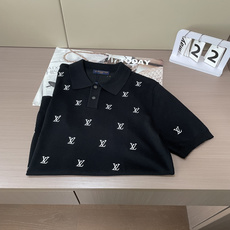Lv 2026ss夏季新品男士针织圆领短袖衫!独家首发 采用纤维超细与高弹的伊力特纱线织造而成,质感与纹 Lv 2026ss夏季新品男士针织圆领短袖衫!独家首发 采用纤维超细与高弹的伊力特纱线织造而成,质感与纹
