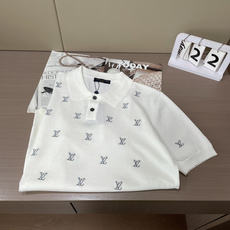 Lv 2026ss夏季新品男士针织圆领短袖衫!独家首发 采用纤维超细与高弹的伊力特纱线织造而成,质感与纹 Lv 2026ss夏季新品男士针织圆领短袖衫!独家首发 采用纤维超细与高弹的伊力特纱线织造而成,质感与纹